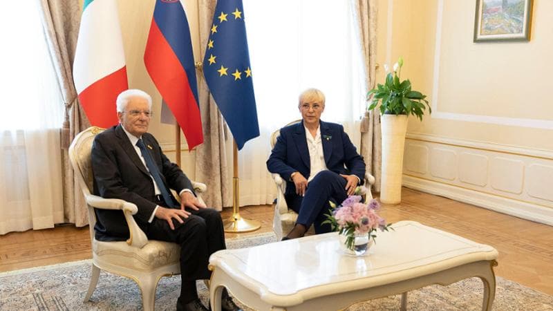 Il capo dello Stato Sergio Mattarella con la presidente slovena Natasa Pirc