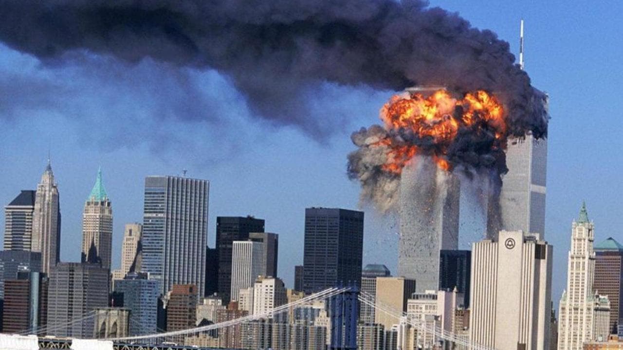 Il crollo, il buio, il caos: 11 settembre, le immagini di una tragedia che ha segnato il mondo