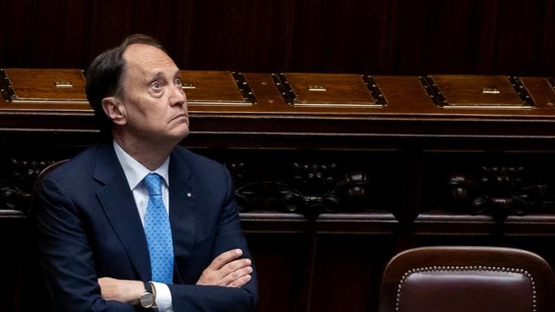 Kirk, Ciriani: “In Italia clima da Br, scoperto odio dem”. Renzi: “Si dimetta”. Il Pd: “Delira”