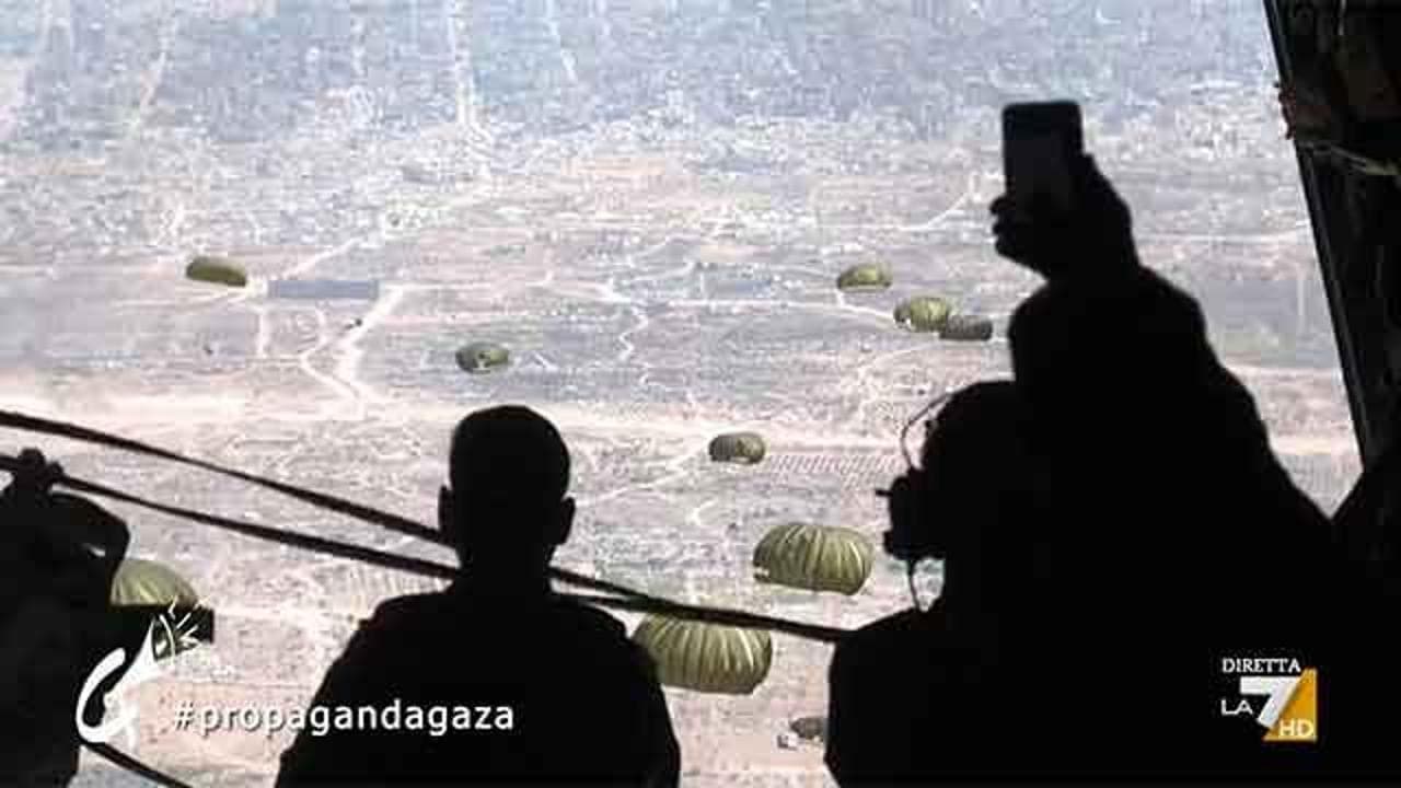 Diego Bianchi su un aereo militare giordano che sorvola Gaza: il lancio di aiuti umanitari dal cielo