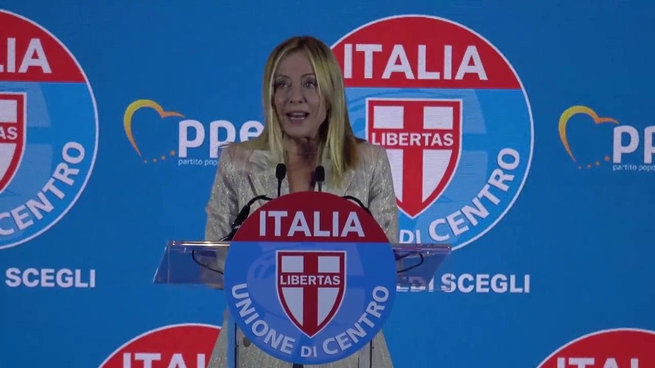 La battuta di Meloni al congresso Udc: "Io democristiana 2.0? Ma anche 3.0!"