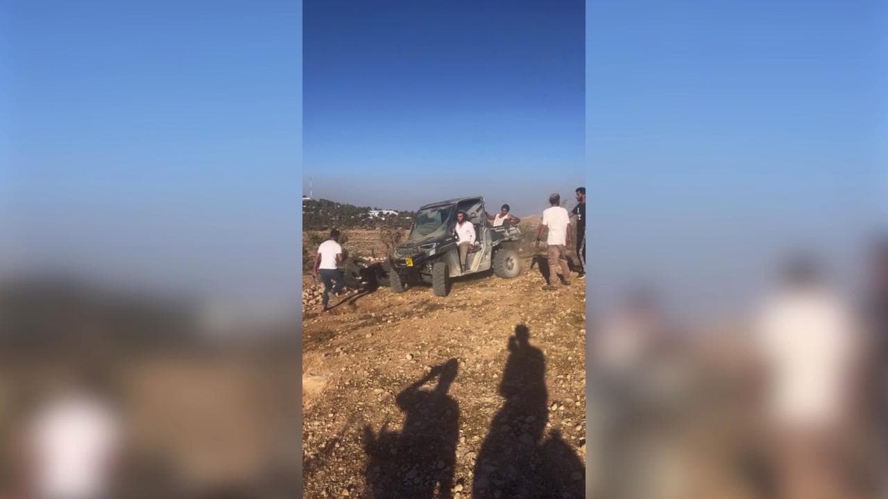 La denuncia dell'Oscar Basel Adra: "I coloni hanno investito mio fratello, l'Idf occupa casa mia"