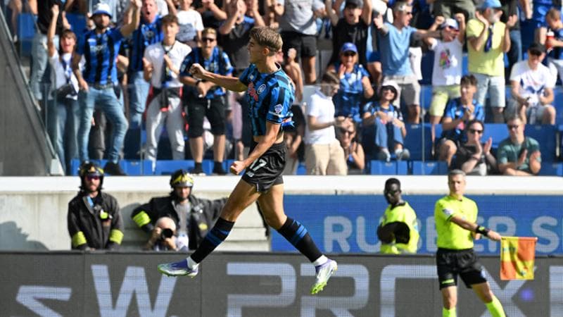 De Ketelaere esulta dopo il suo secondo gol