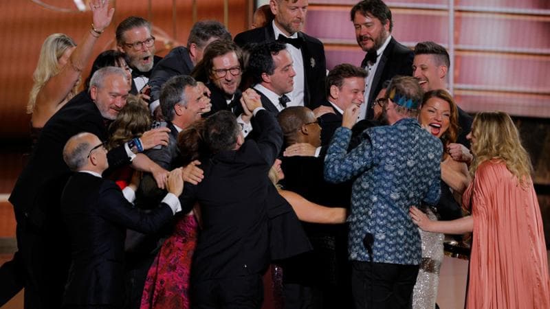 Stephen Colbert con il suo team