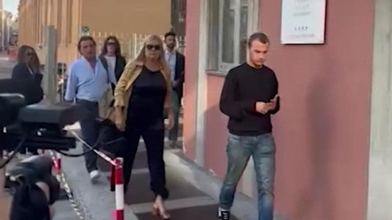 Processo Petrolini: l'arrivo dei genitori di Chiara in tribunale a Parma