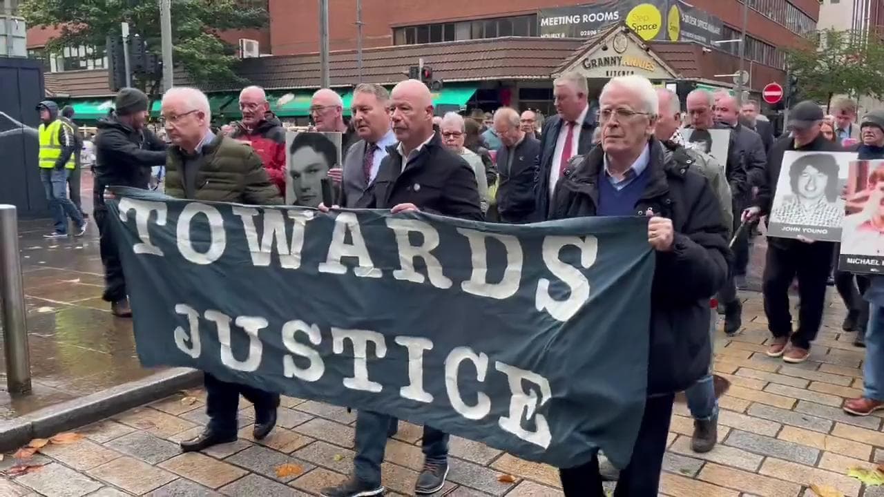 Belfast, la marcia silenziosa delle famiglie delle vittime della Bloody Sunday