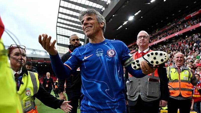 Zola nella partita delle leggende del Chelsea