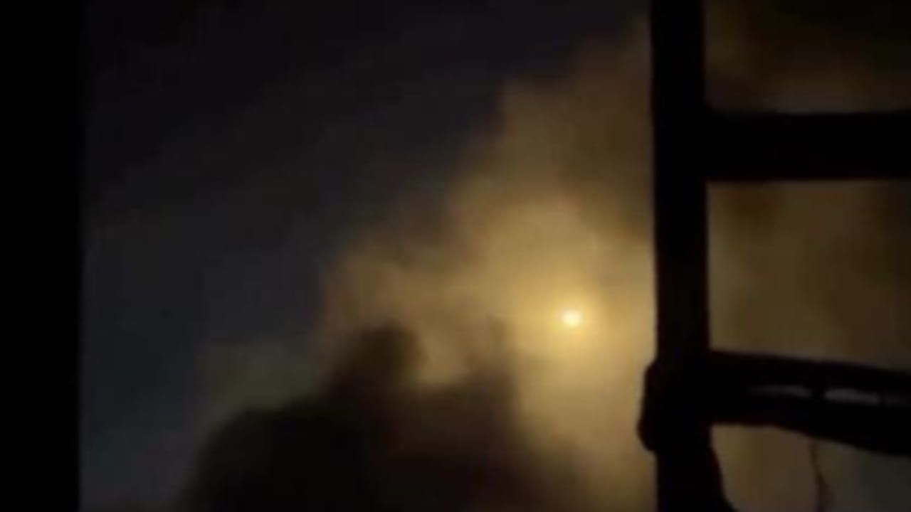 Gaza, in corso l'attacco via terra: i bombardamenti sulla città immersa nel buio