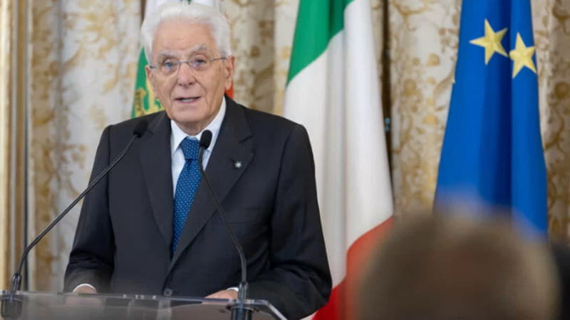 Mattarella: “I funzionari della pubblica amministrazione siano autonomi, sganciati dai partiti”