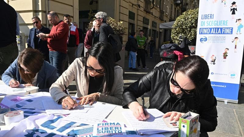 Una raccolta firme per la legge sul fine vita&nbsp;dell&rsquo;associazione Coscioni
