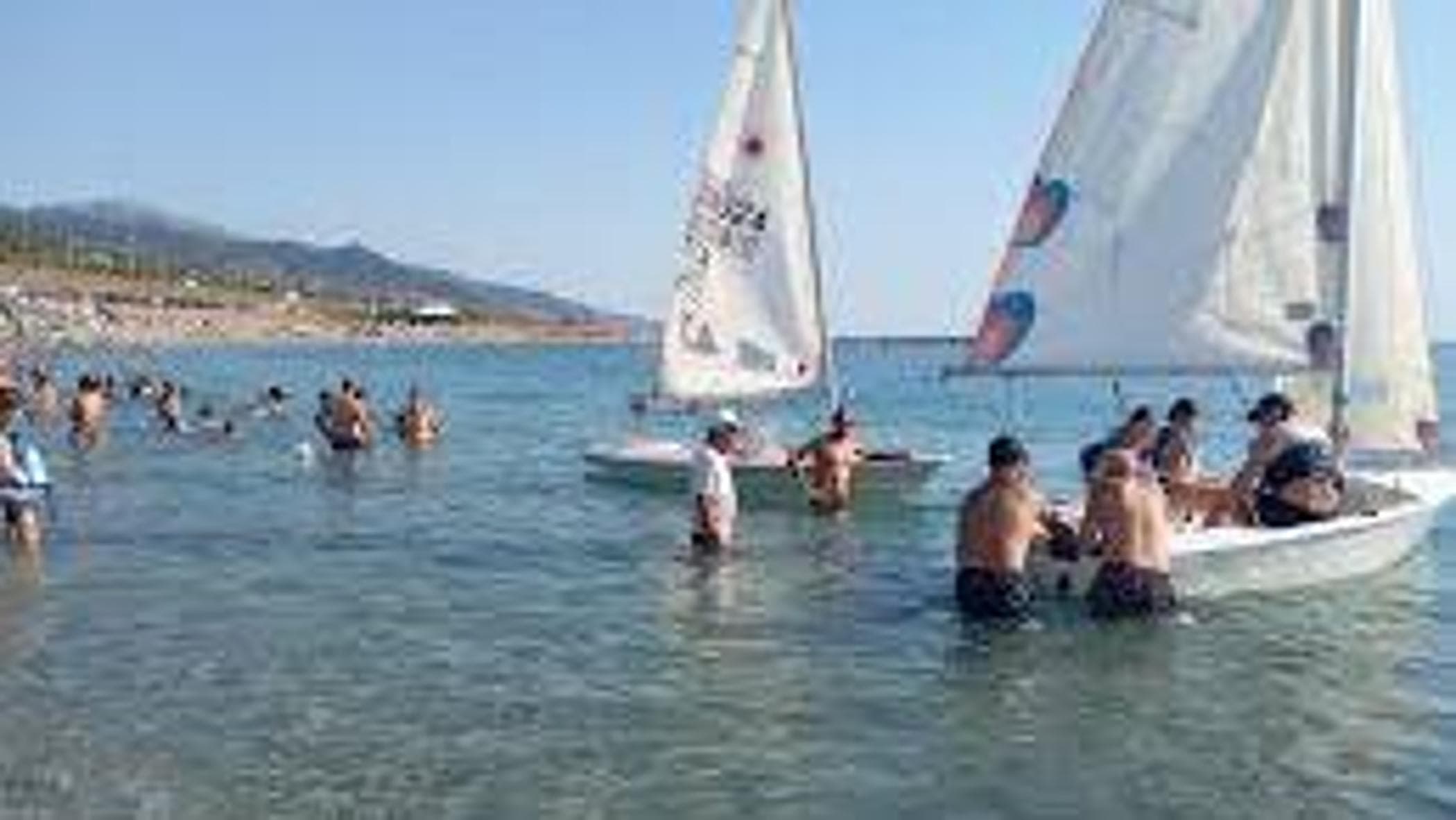 Bir yelkene giden ve dahil edilme konusunda endişe duyan dayanışma: Calabria'daki Paola'da “Hansa 303”