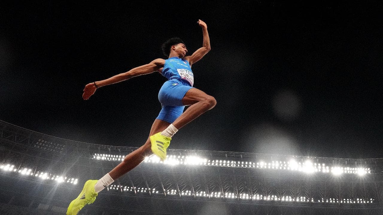 Mondiali di atletica, il salto di Furlani: 8,39 nel lungo. Primo oro per l’Italia a Tokyo
