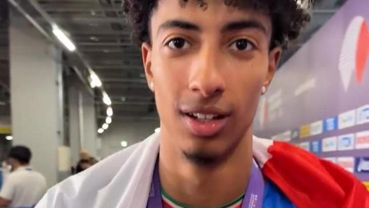 Mondiali di atletica, la gioia di Mattia Furlani: "Siamo campioni del mondo, voliamo sempre di più"