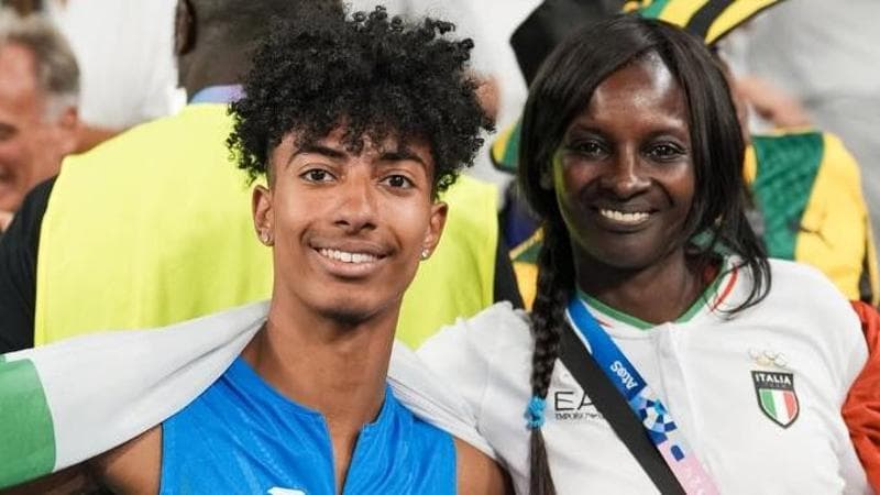 Mattia Furlani con la madre Khaty Seck (Instagram mattiaafurlanii)