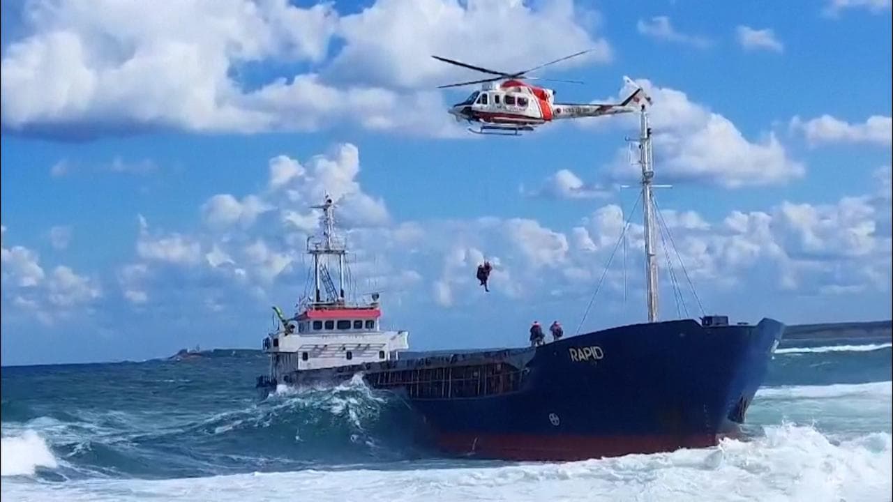 Turchia, cargo si arena: equipaggio tratto in salvo con l'elicottero