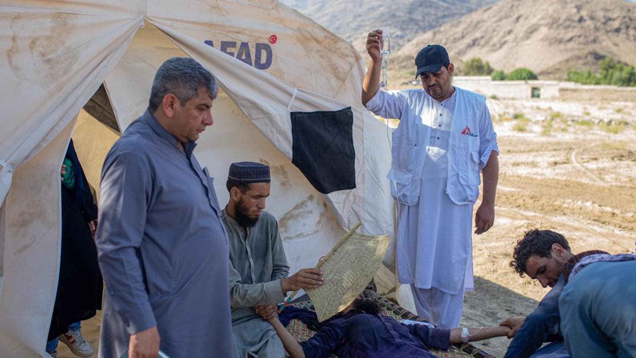 Afganistan, Pangg alanındaki MSF kliniğinde günde 200 ziyaretten sonra