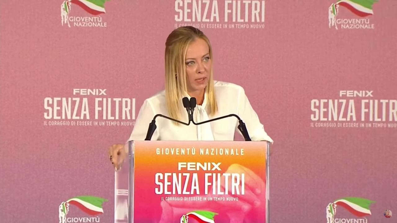Meloni a Fenix: "C’è il derby, concludo. Non voglio fare la fine di Fantozzi con le radioline"