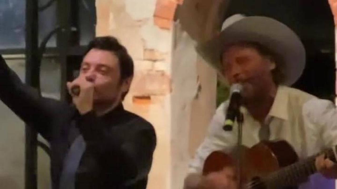 Jovanotti e Tiziano Ferro duettano ospiti a un matrimonio a Cortona