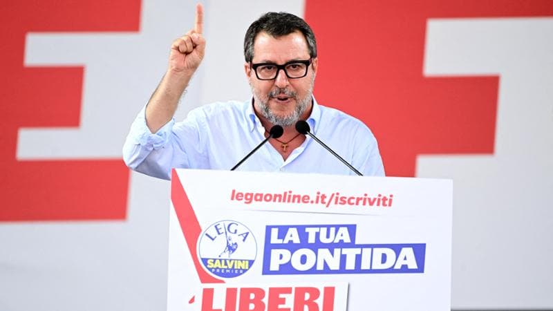 Salvini a Pontida: “No all’esercito e al debito europeo”. Vannacci: “Giuramento e X Mas a scuola”