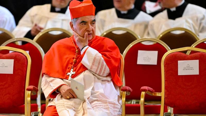 Il cardinale a caccia di riabilitazione. Becciu torna sul banco degli imputati