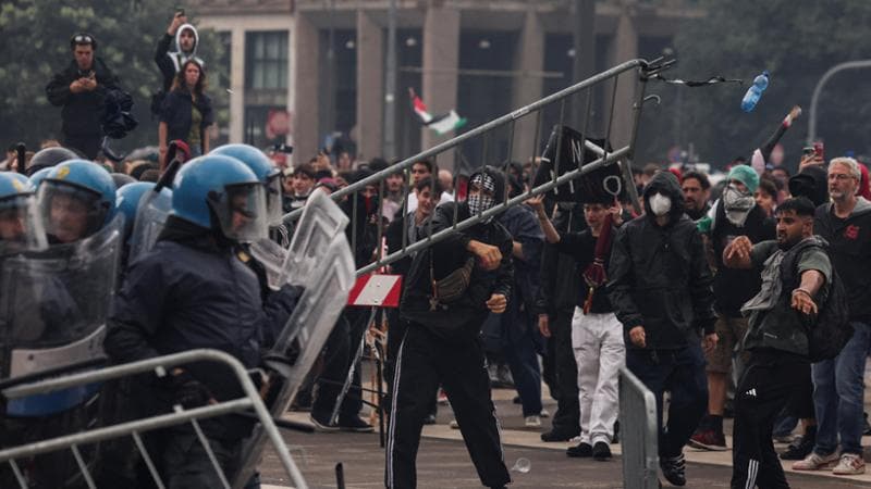 Sciopero Gaza, oggi l’Italia in piazza. Milano, scontri con la polizia. Bologna, bloccata la A14