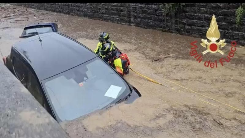 La pioggia allaga il Nord: esonda il Seveso, crolli e frane. Donna dispersa in Piemonte