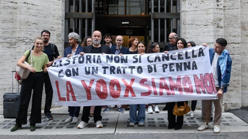 La protesta dei lavoratori Yoox a Roma