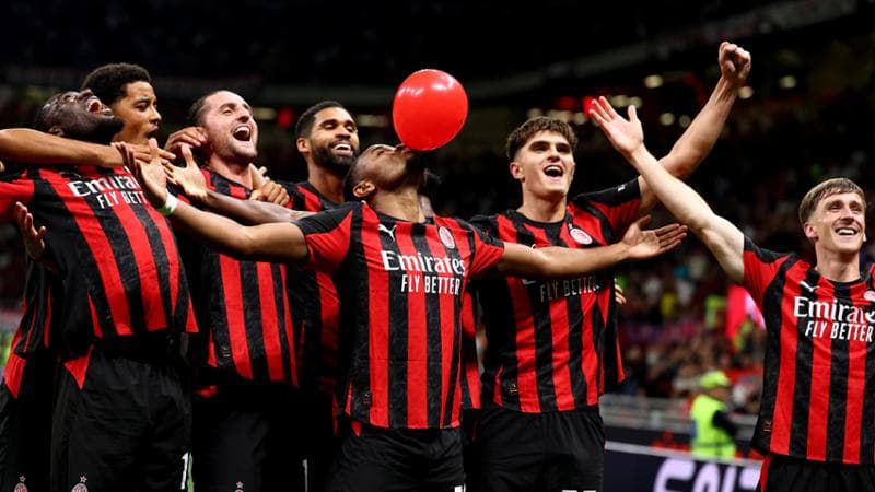 Milan, festa anche in coppa Italia: 3-0 al Lecce e ottavi. Gimenez si sblocca, segna anche Nkunku