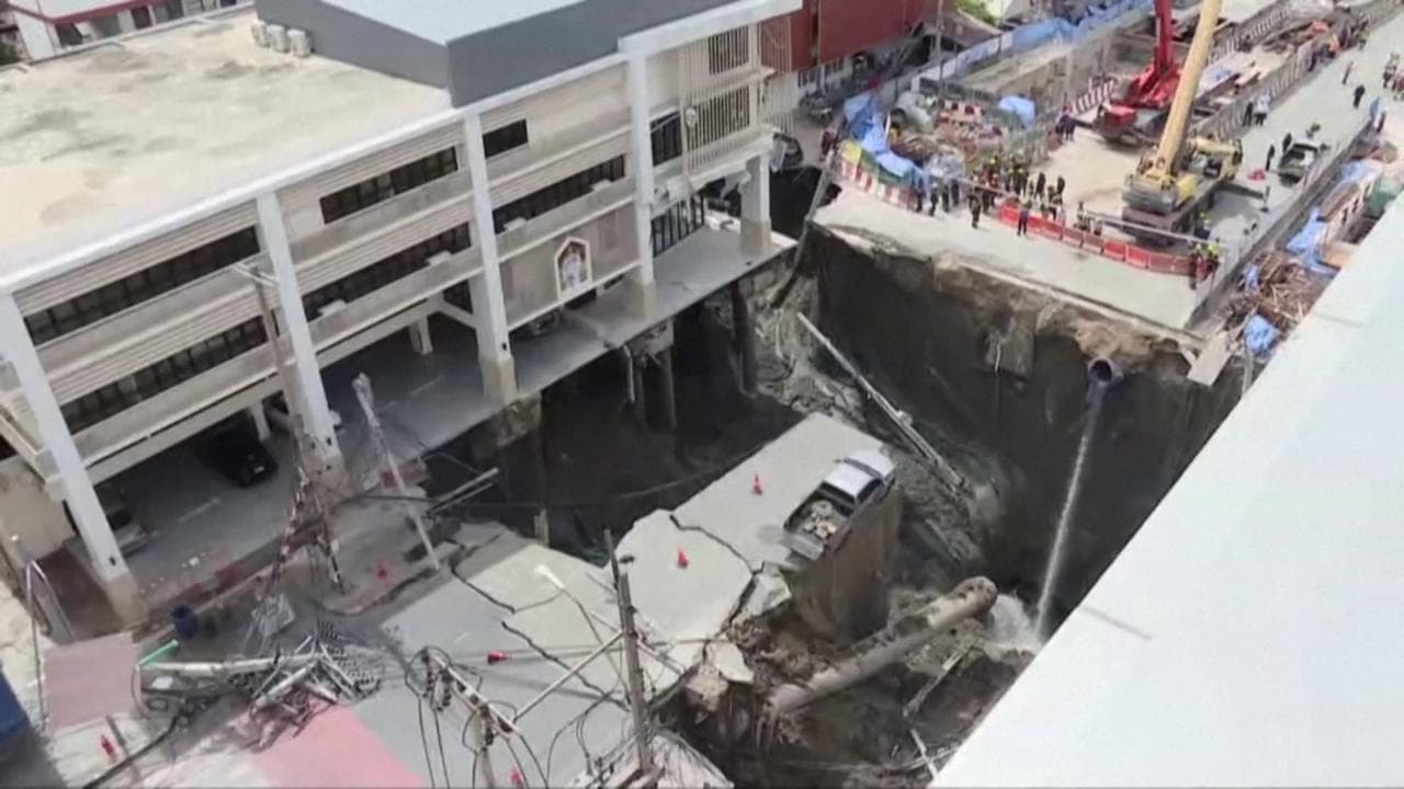 Voragine di 50 metri si apre a Bangkok: le immagini del cedimento