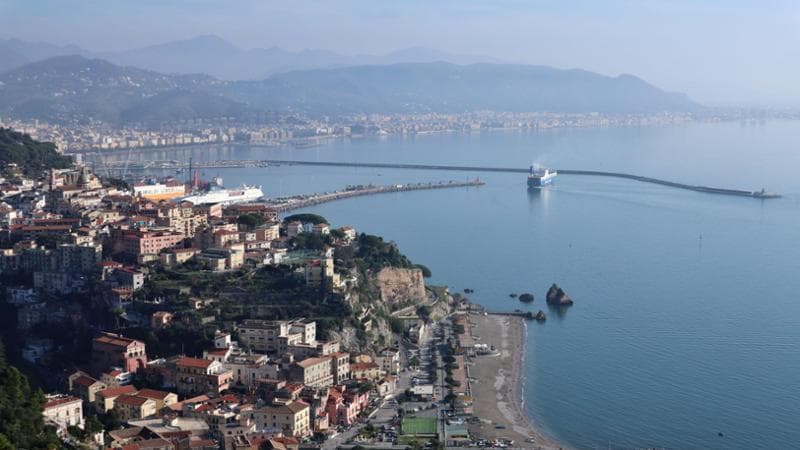 Salerno e il porto (Alamy/Ipa)