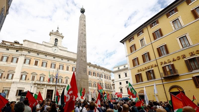 Attacco alla Flotilla, sit-in a Montecitorio. I sindacati valutano un nuovo sciopero per Gaza