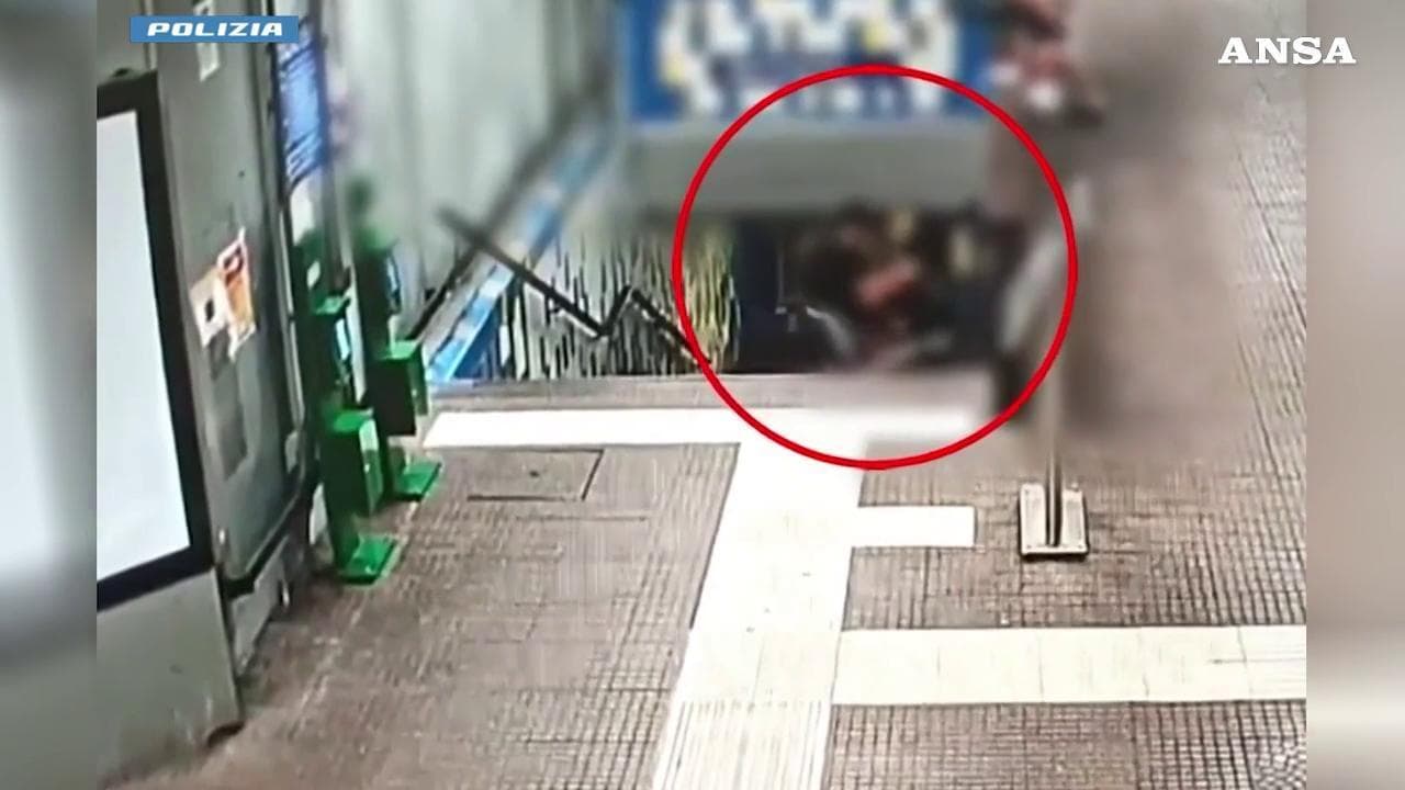Milano, calci e pugni nella stazione per una collana d'oro: il video dell'aggressione