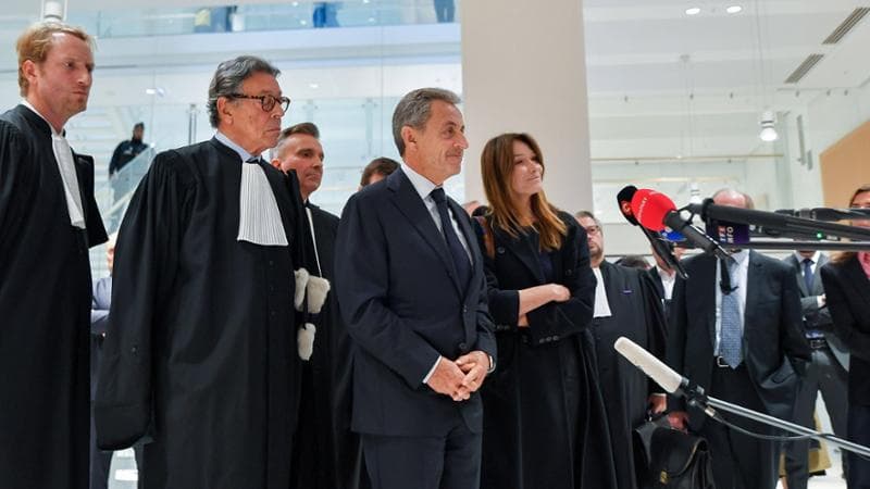 Il conservatore glamour Sarkozy rovinato da una spy story dopo aver tradito il rais