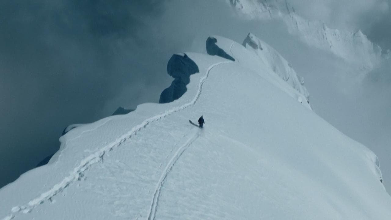 Everest, l'impresa di Bargiel: l'alpinista polacco scende dalla vetta con gli sci senza ossigeno