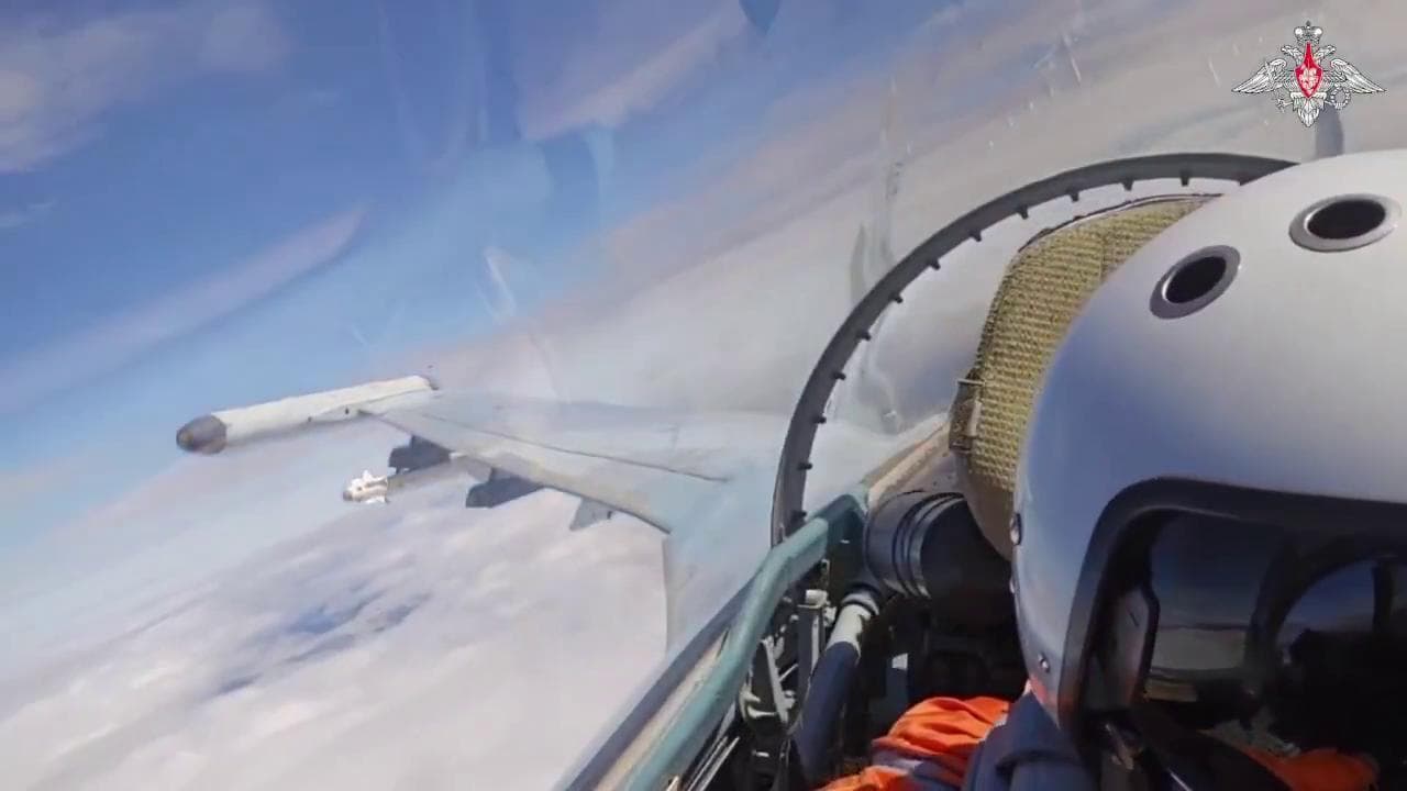 Tensioni Usa-Russia, jet russi intercettati da caccia americani in Alaska: il video diffuso da Mosca