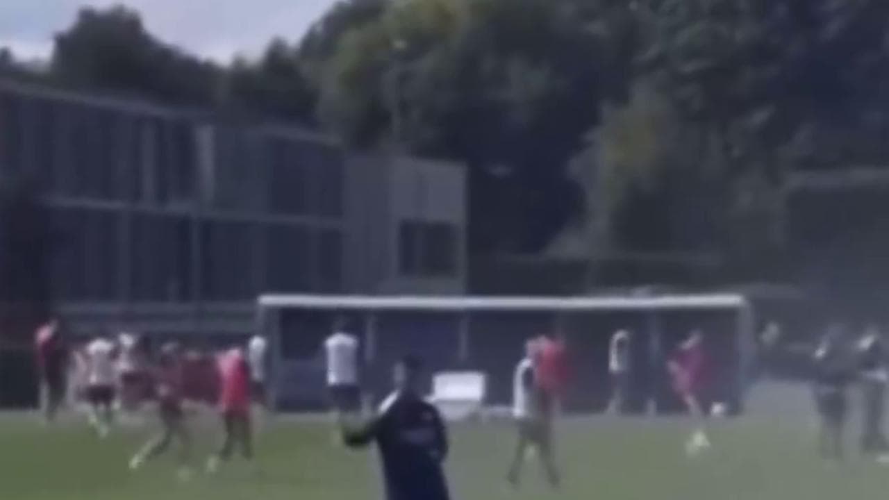 Inter, Chivu battibecco con i tifosi: "Rispetto o andatevene a Milanello"