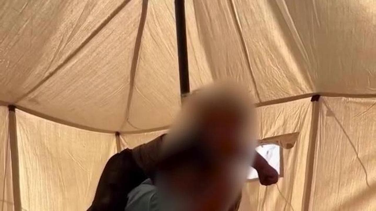 Gaza, ritrovato il bimbo con il fratellino in spalla del video shock: "Sogno di fare il maestro"