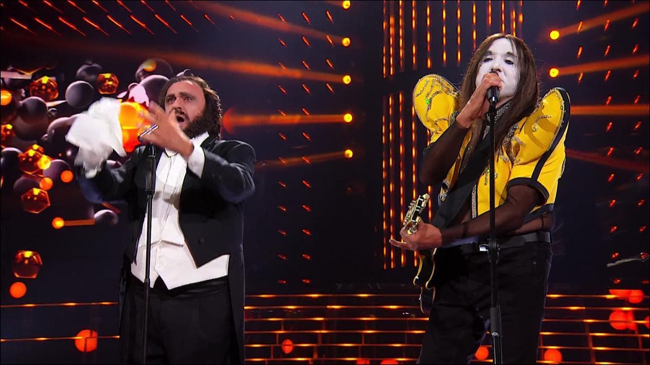 Flavio Insinna canta Lucio Corsi, standing ovation per il ritorno a "Tale e quale show"