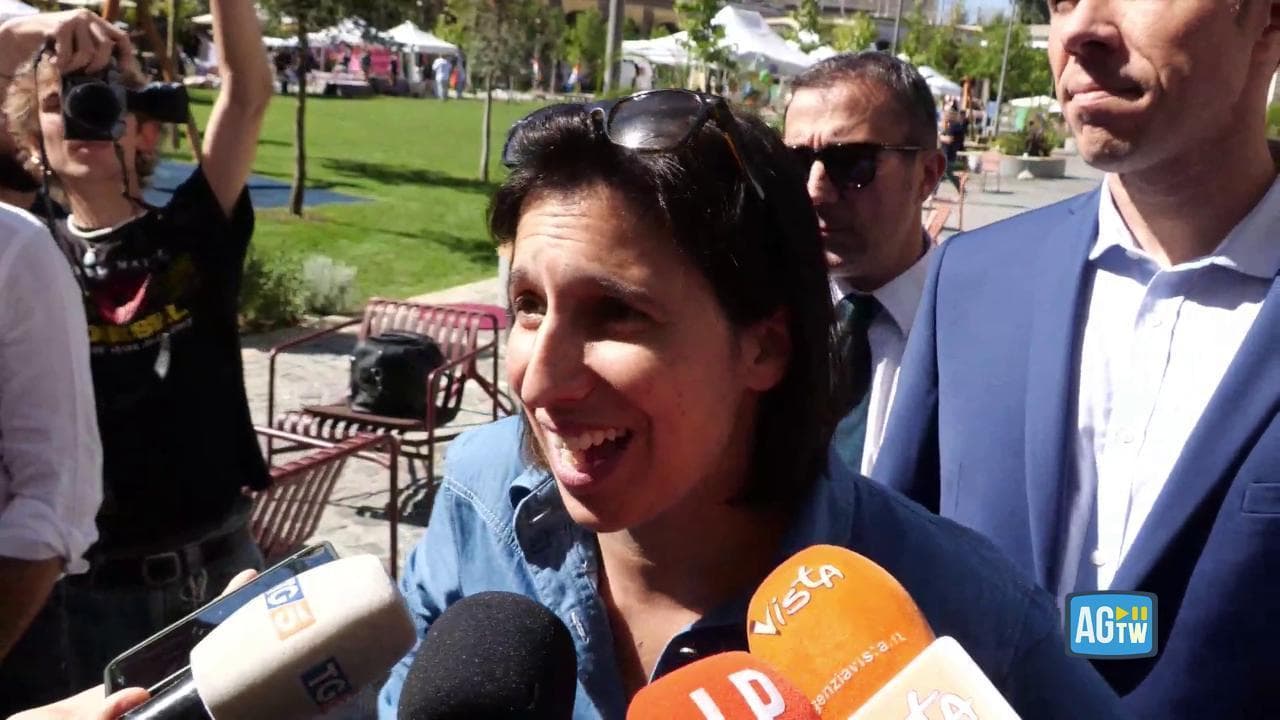 Elly Schlein alla festa per i 40 anni di Arcigay: "Ilaria Salis? Scelta giusta difendere immunità"
