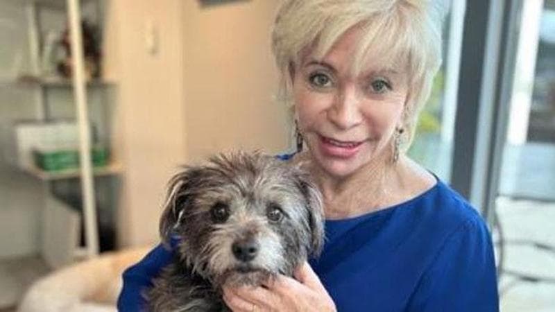 Isabel Allende: “A 83 anni sono ancora una donna vanitosa. Anche se potrei vivere in pigiama”