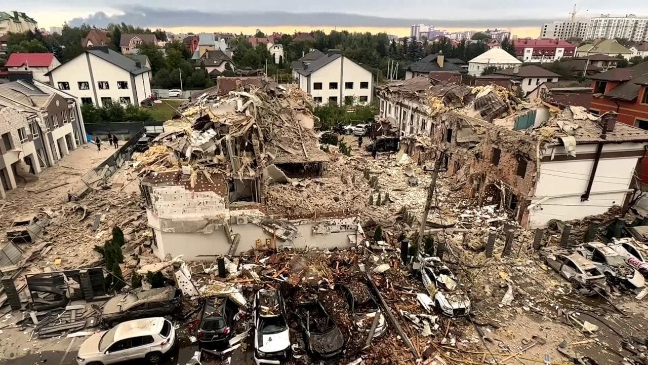 Ucraina, massiccio attacco russo su Kiev: morti, feriti, palazzi distrutti