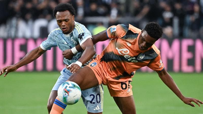Duello tra Ahanor e Openda durante Juve-Atalanta