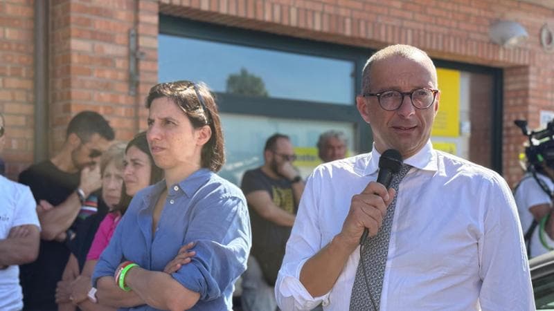 Il centrosinistra si arena, fallito il primo test nelle Marche. Schlein: “Si va avanti”