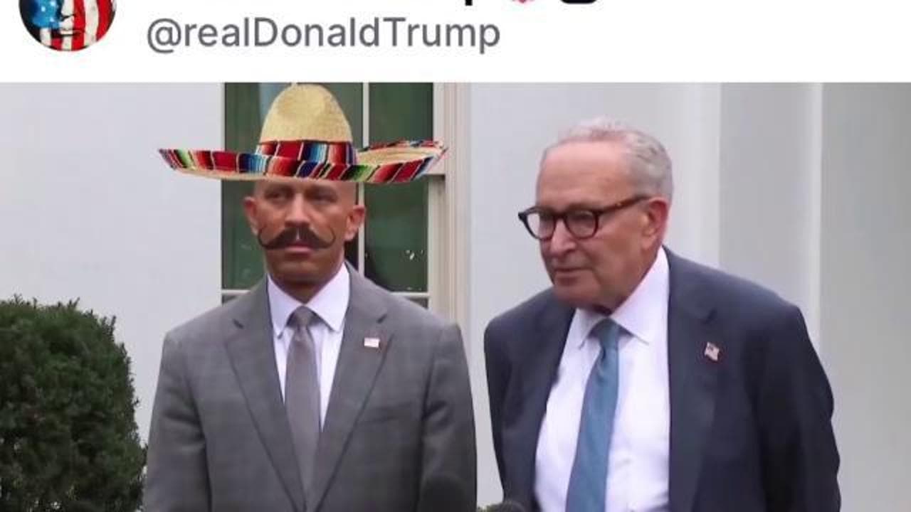 Trump, la politica diventa "meme": il capogruppo dei Democratici sbeffeggiato con sombrero e baffi