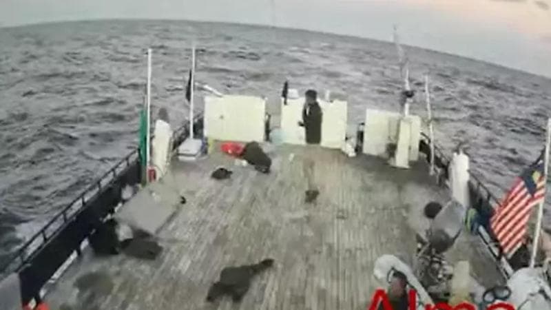 Sumud Flotilla, abbordaggio, arresti e processo: ecco cosa potrebbe succedere agli attivisti
