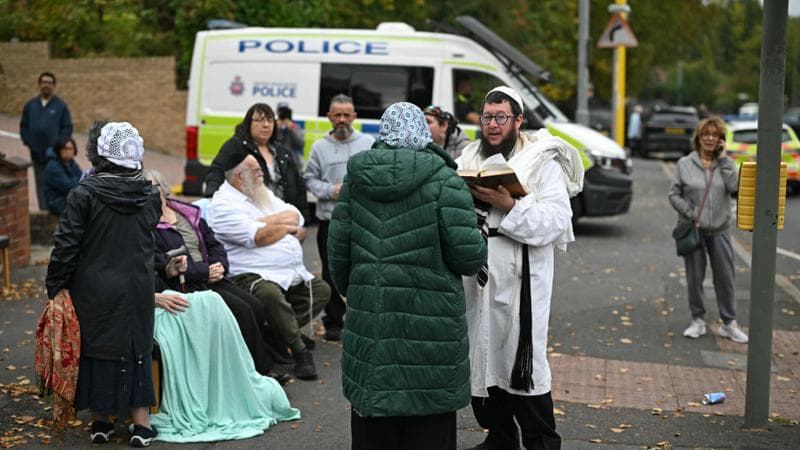 Yom Kippur di sangue, attacco alla sinagoga: due morti a Manchester