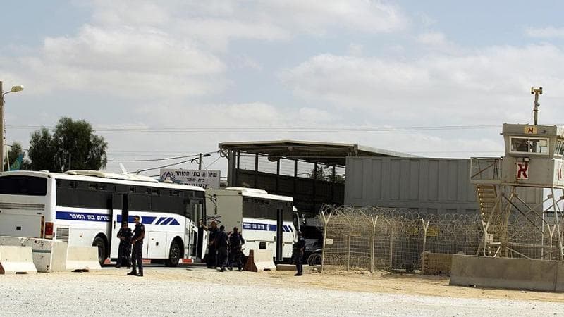 Gli attivisti della Flotilla nel carcere di Ketziot, i legali denunciano: “Abusi fisici e verbali”
