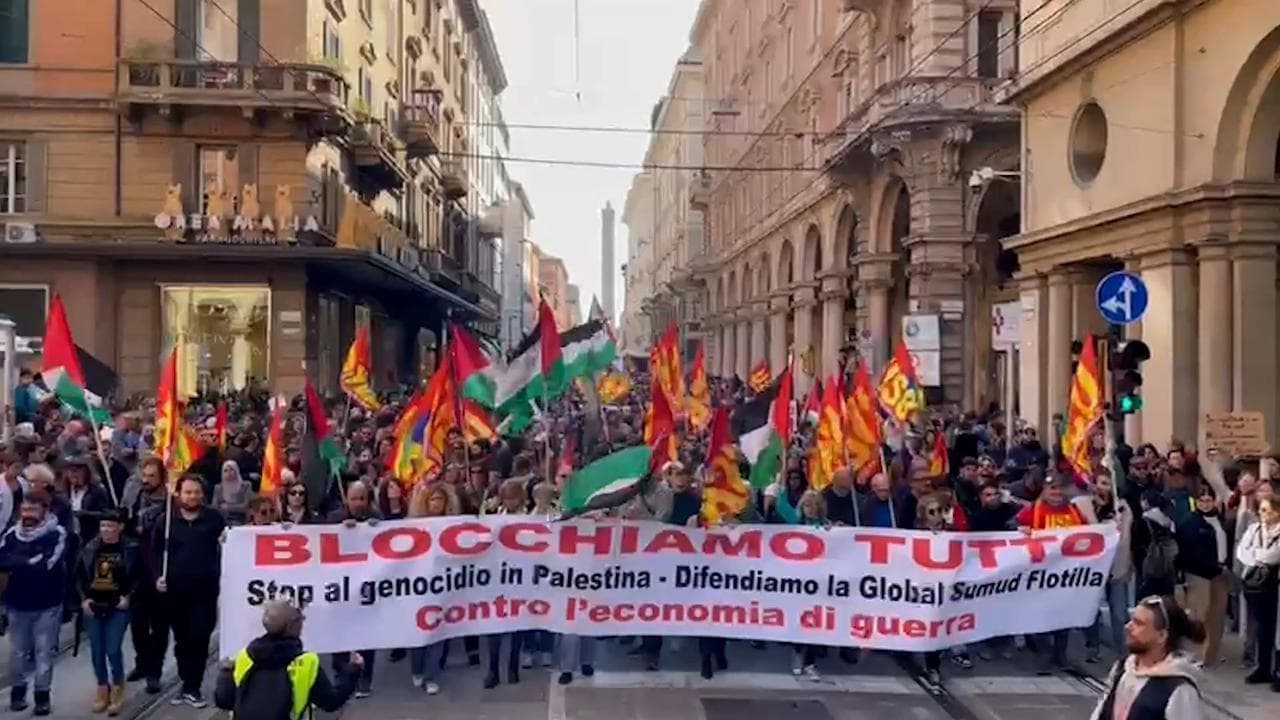 Sciopero: da Roma a Milano, da Bologna a Napoli l'Italia in piazza per la Flotilla e Gaza