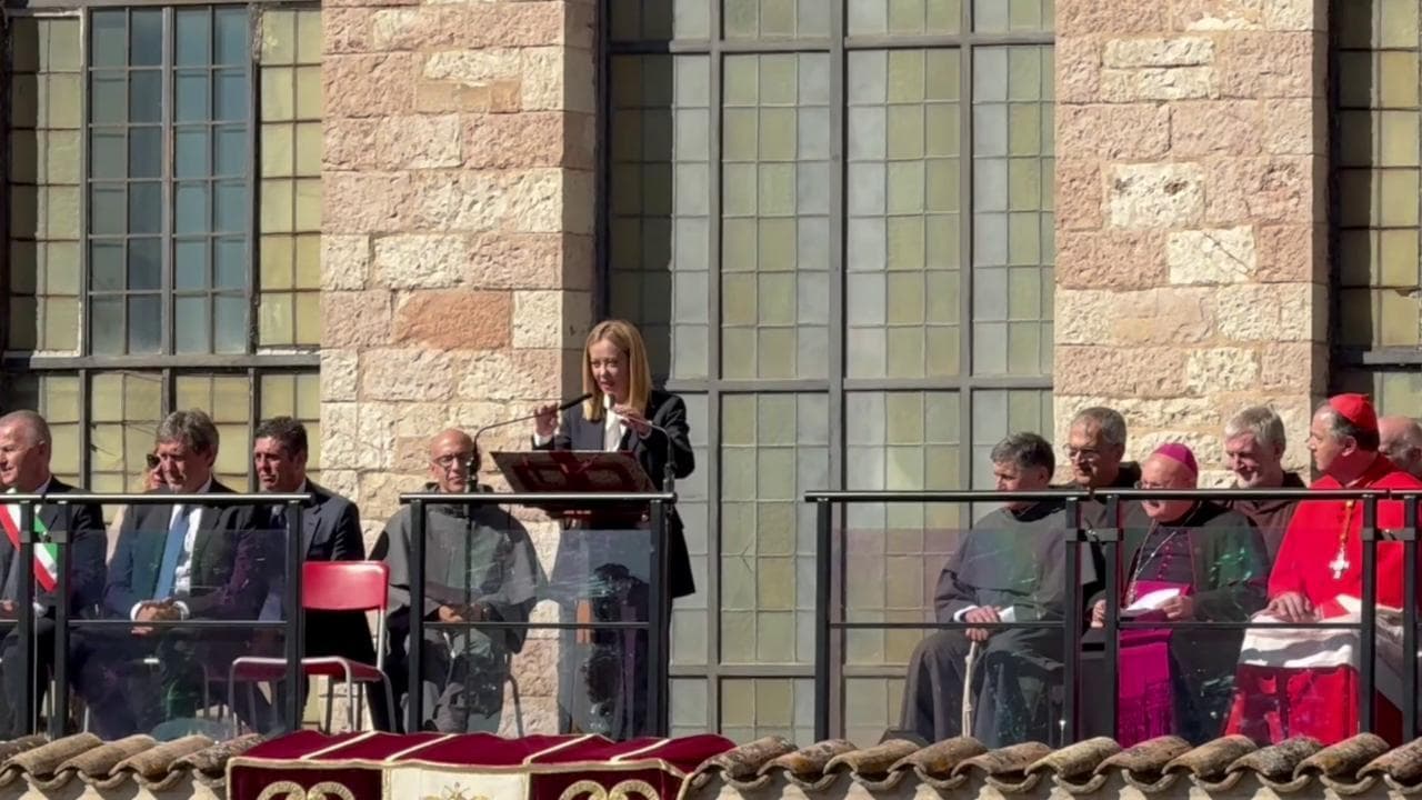 Assisi, Meloni contestata: "San Francesco insegnava il rispetto e l'ascolto degli altri"