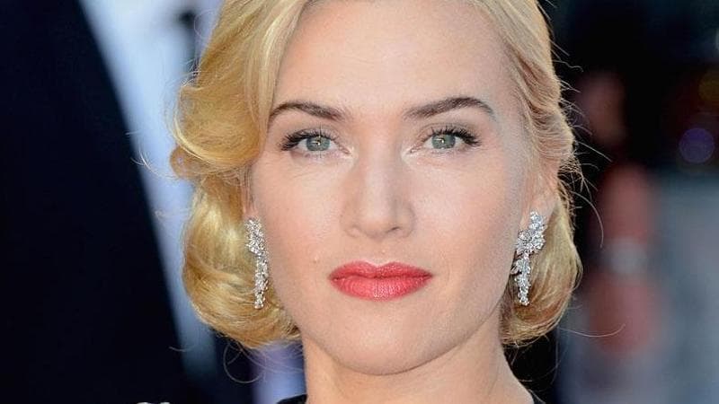 Kate Winslet compie 50 anni, dal bacio del Titanic al coraggio di vivere senza filtri